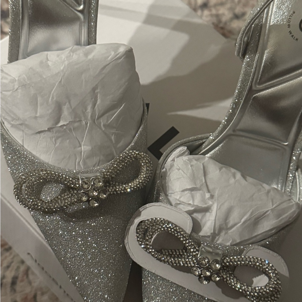 Aldo Silver Addie Shoes - Picture 2 of 11
